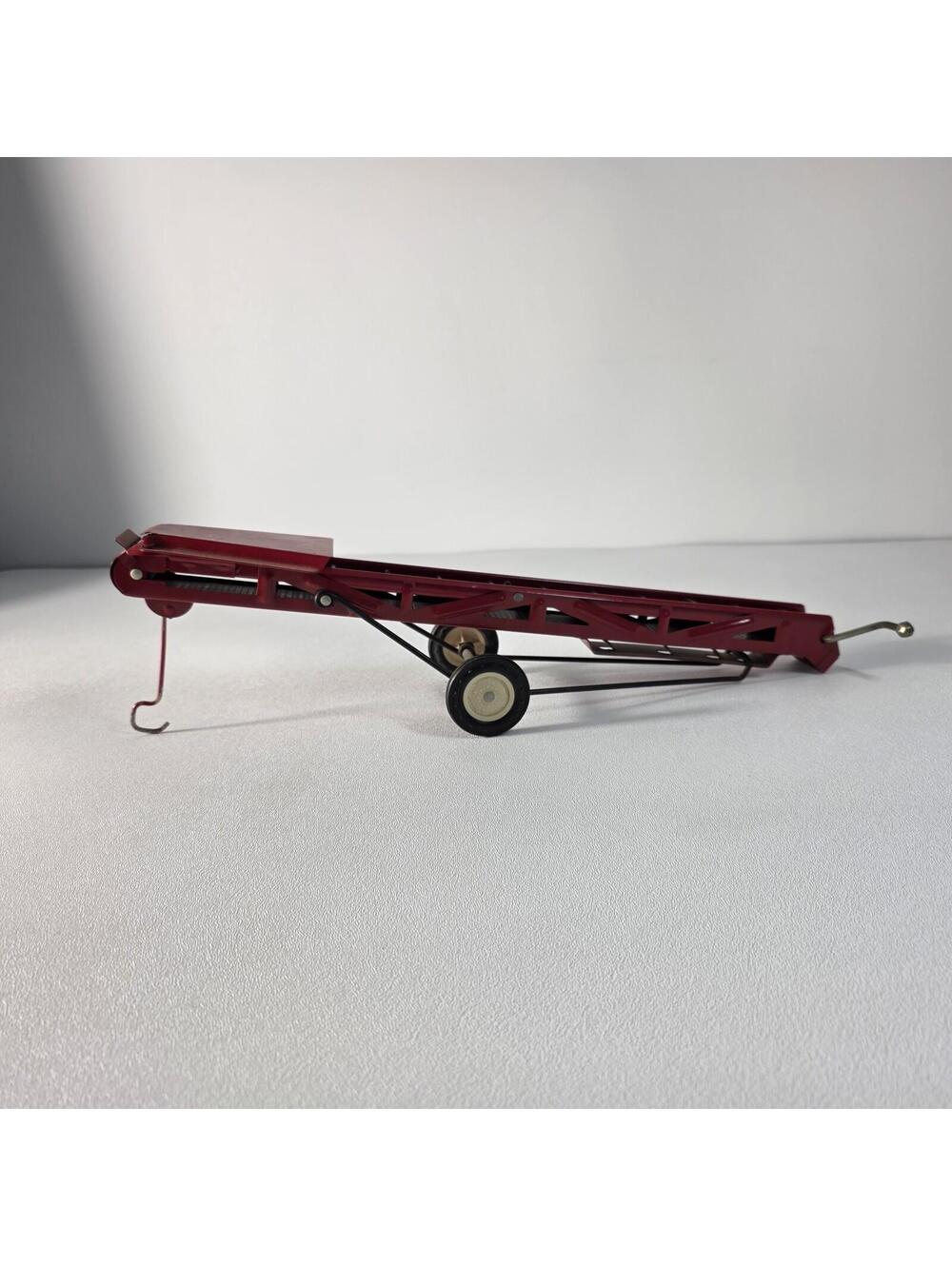 Ertl Case IH International Hay Elevator Conveyor 1/16 Scale Farm Toy Works